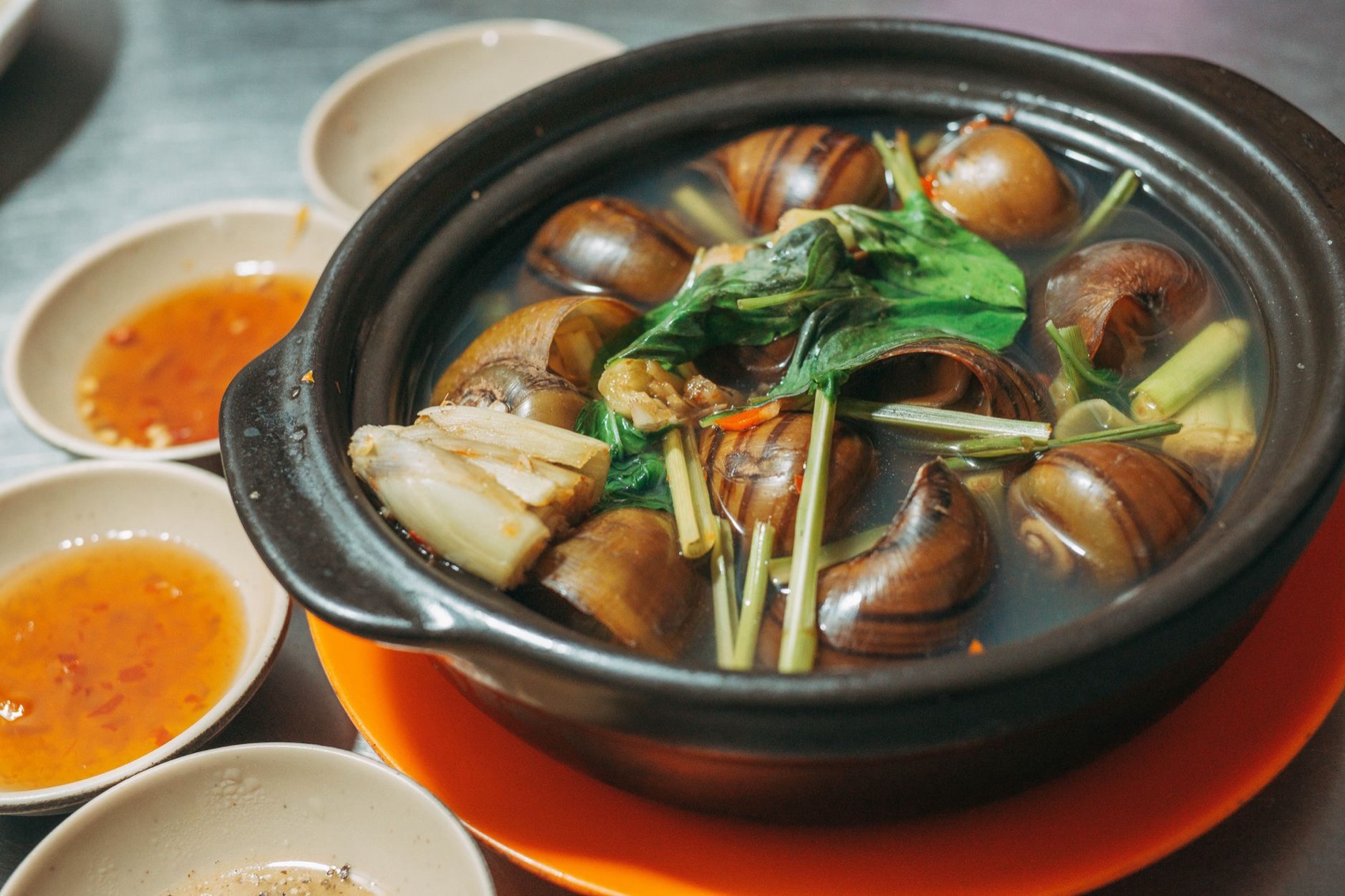 Hotpot, der simrer på bordet